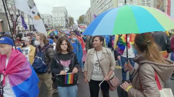 ウクライナのLGBTコミュニティの権利を支援する3月 – キエフプライド — ストック動画