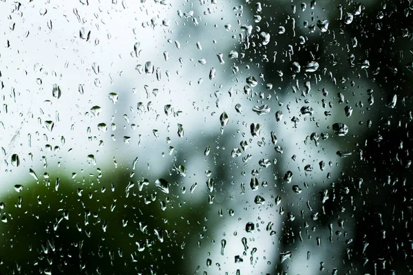 Pencerede Yağmur Damlaları Geceleri Yağmurlu Bir Pencere Siyah Cama Damlatıyor — Stok fotoğraf