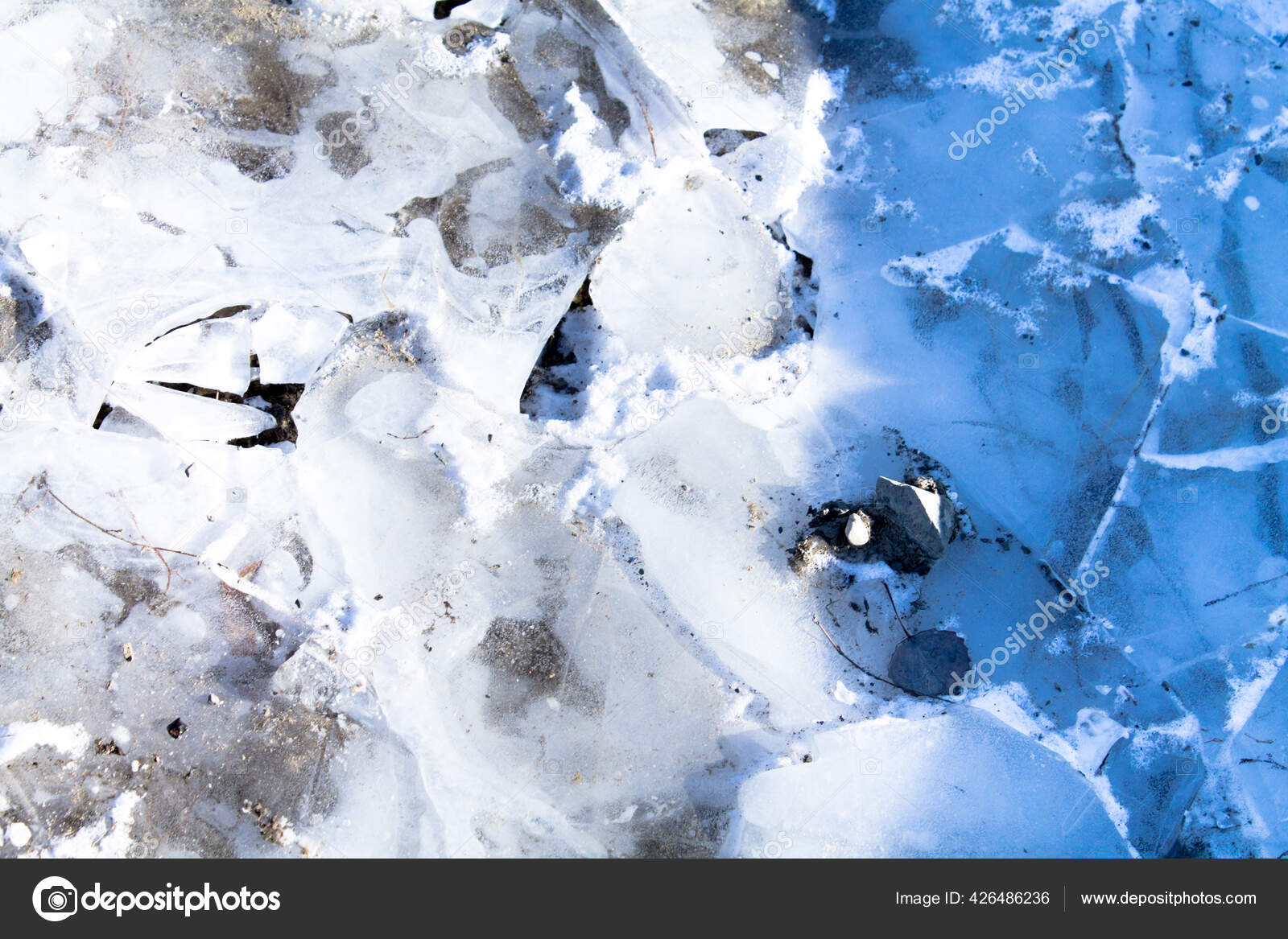 Éclaboussure Glace Sur Une Flaque D'eau Pluie Gelée Sur Sentier —  Illustration de stock par ©MamaSiba - 426486236, image size:1600x1167