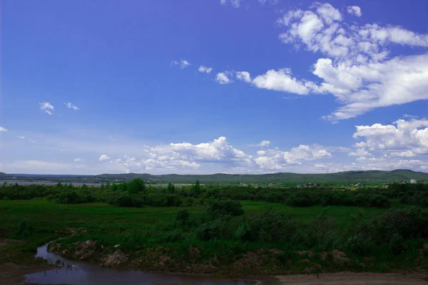 美丽的夏季风景 高山和田野 俄罗斯的性质 — 图库照片