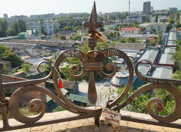 Berdyansk Região Zaporizhzhya Ucrânia Cadeados Pendurar Uma Das Cercas Como — Fotografia de Stock