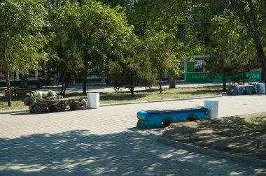 Berdyansk seti üzerinde alışılmadık şekilli dükkanlar