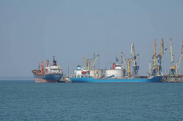 Navios Estão Atracados Porto Berdyansk — Fotografia de Stock