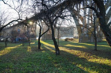 Dinyeper Nehri üzerindeki antik demiryolu kemeri köprüsü