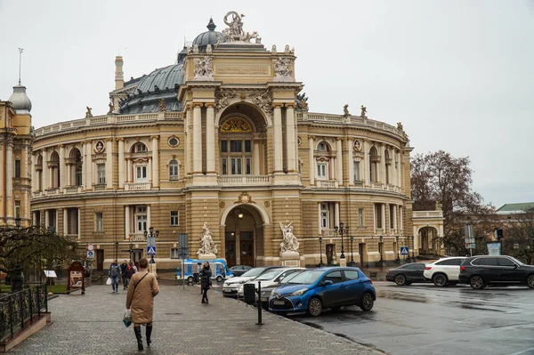 冬季敖德萨歌剧院的建筑 — 图库照片