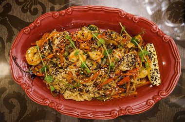 Tabakta taze İtalyan makarnası..