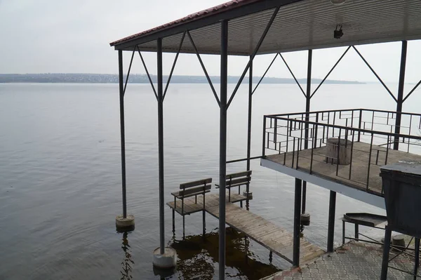 Fiume Invernale Accesso All Acqua Dotato Gazebo — Foto Stock