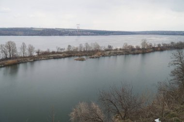 Dinyeper 'daki Starye Kodaks' daki granit ocağının sonbahar manzarası.
