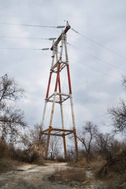 Güç iletim kulesi. Alt görünüm.