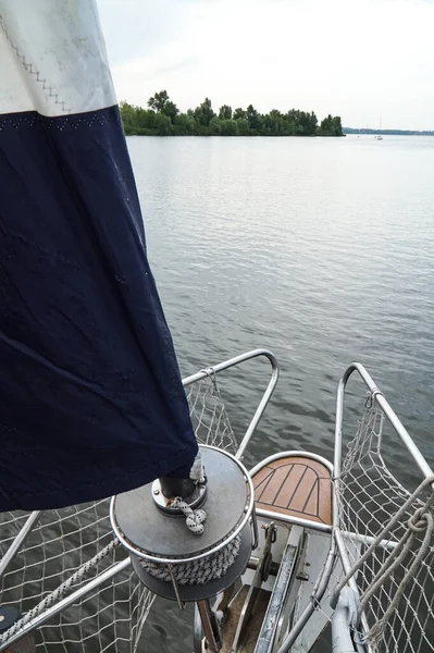 Dettagli Uno Yacht Diporto Che Naviga Acqua — Foto Stock