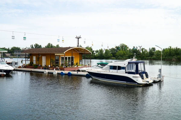 Casa Flotante Residencial Orillas Del Río Dniéper — Foto de Stock