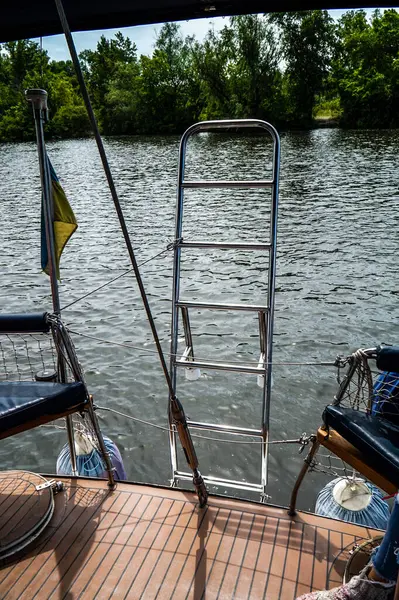 Dettagli Uno Yacht Diporto Che Naviga Acqua — Foto Stock