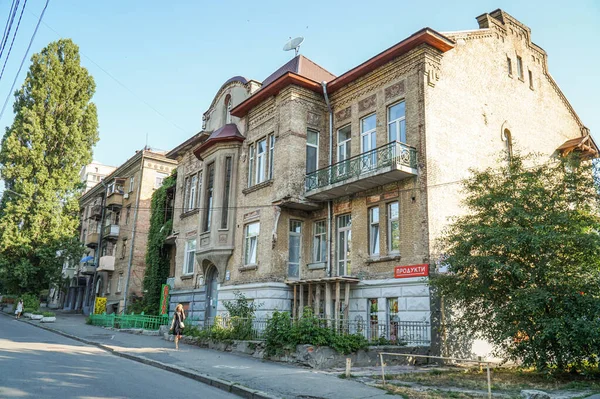 Bel Ancien Bâtiment Résidentiel Kiev Entrelacé Avec Lierre — Photo