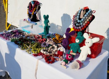 Pribrezhny parkında tezgah ve yüksek lisans dersleri. Dinyeper 'da Bağımsızlık Günü Kutlanıyor.