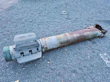 Rusların Ukrayna 'da sivillere fırlattığı füzenin gövdesi.