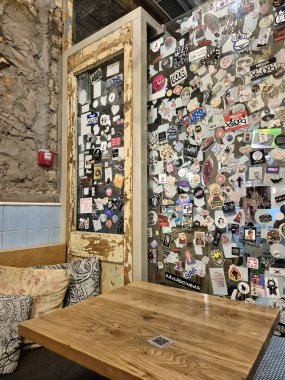 Dnipro şehrinin merkezinde ilginç, rahat bir kafe..