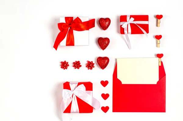 Atributos Del Día San Valentín Con Corazones Románticos Rojos Tarjeta — Foto de Stock