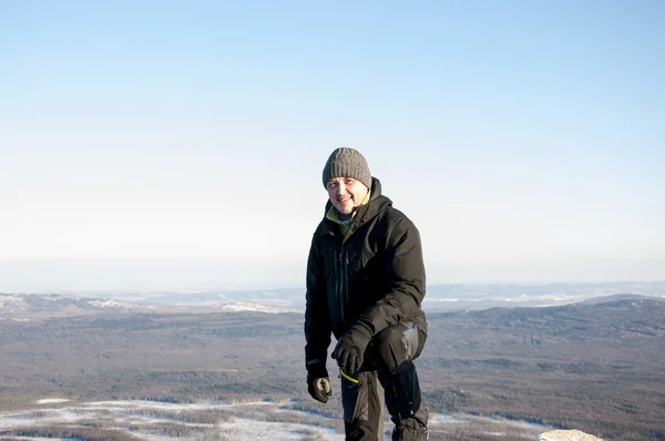 Portret van een man op de top van een berg, Taganaj, Oeral, Rusland — Stockfoto
