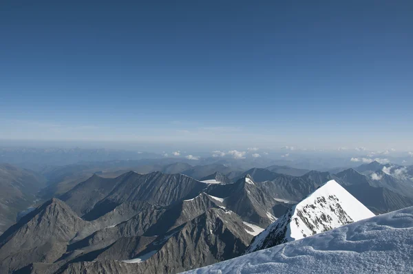 Blå himmel berg altai Stockbild