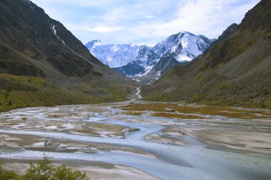 Altay nehirde Ak-Kem kaynağıdır