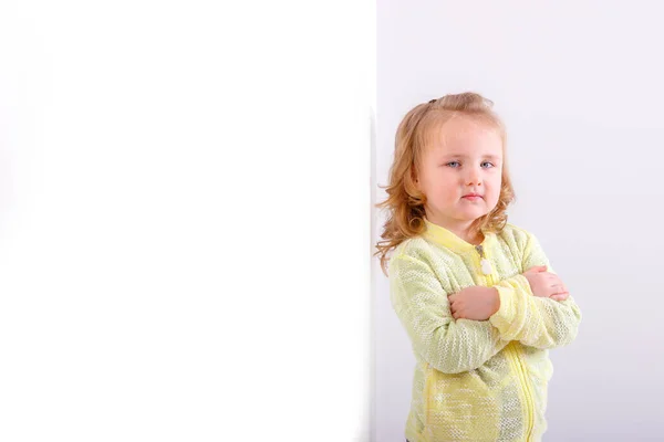 Adorável Menina Posando Estúdio — Fotografia de Stock