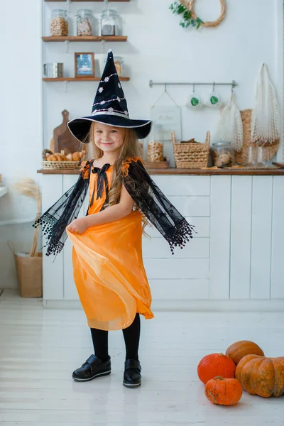 Bambina Costume Strega Halloween Figura Intera — Foto Stock