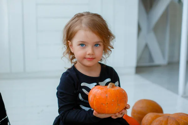 Retrato Una Niña Con Disfraz Bruja Halloween — Foto de Stock