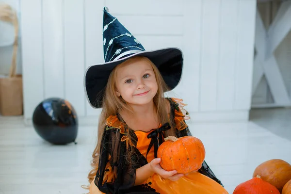 Retrato Una Niña Con Disfraz Bruja Halloween — Foto de Stock