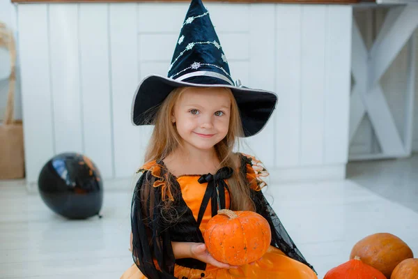 Retrato Una Niña Con Disfraz Bruja Halloween — Foto de Stock