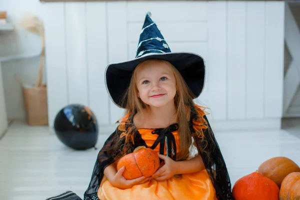 Retrato Una Niña Con Disfraz Bruja Halloween — Foto de Stock