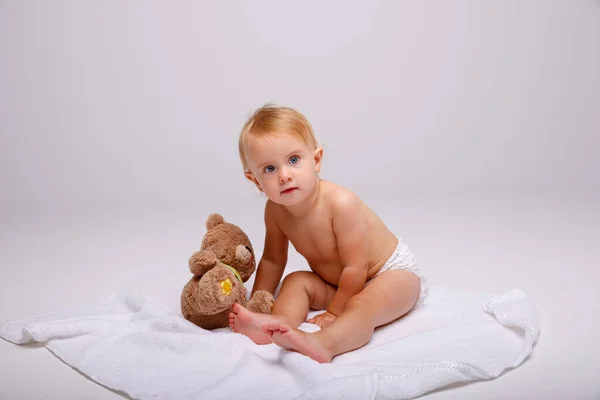 Baby Girl Diaper Playing Teddy Bear Studio — Stock Photo, Image