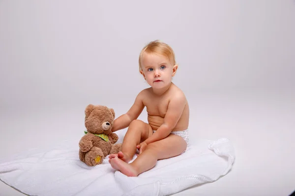 Baby Girl Diaper Playing Teddy Bear Studio — Stock Photo, Image