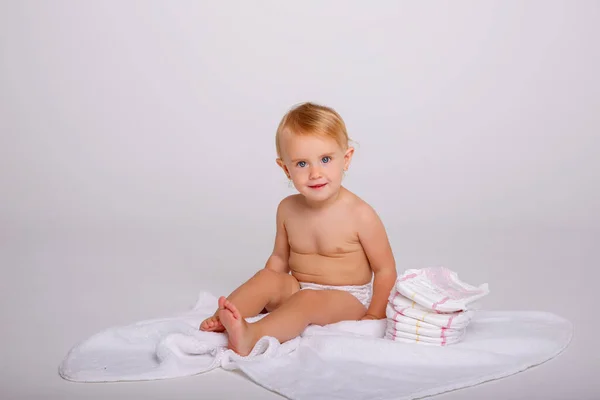 Niño Bebé Niño Pequeño Sentado Arrastrándose Hacia Atrás Feliz Sonriendo —  Fotos de Stock