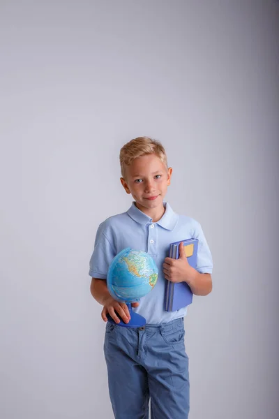 Menino Com Globo Rosto — Fotografia de Stock