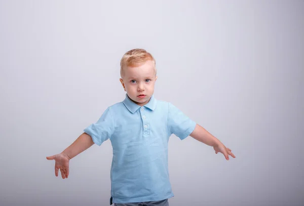 Bambino Con Gli Occhi Azzurri Sfondo Bianco — Foto Stock