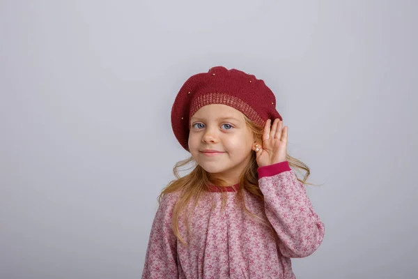 Adorable Chica Con Vestido Rosa Sombrero Con Pompón — Foto de Stock