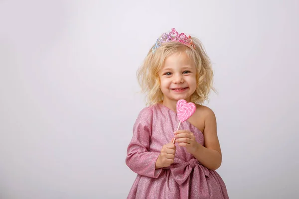 Bella Bambina Bionda Con Cuore Forma Lecca Lecca — Foto Stock