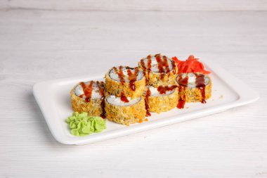 Suşi ve sahanda yumurta.