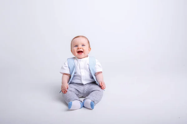 Adorável Menino Posando Estúdio Contra Cinza — Fotografia de Stock