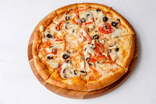 Вкусная Пицца Грибами Деревянном Фоне — стоковое фото