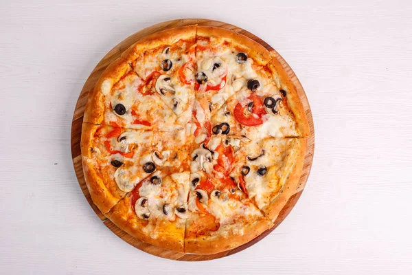 Вкусная Пицца Грибами Деревянном Фоне — стоковое фото