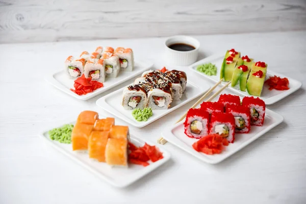 Juego Sushi Platos Blancos Sobre Mesa Madera —  Fotos de Stock