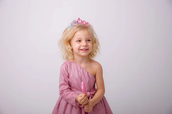 Linda Menina Loira Com Coração Forma Pirulito — Fotografia de Stock