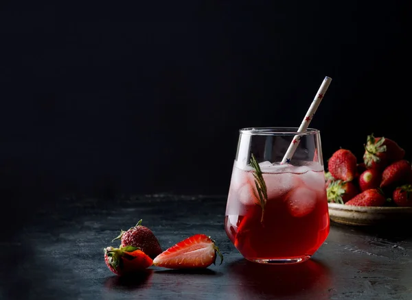 Cold Cocktail Strawberries Ice Black Background Summer Drinks Dark Way — Foto de Stock