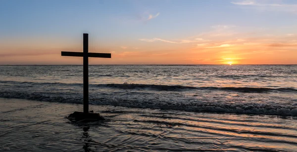 Крест волн спасения — стоковое фото