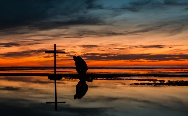 Reflexão Homem Orante — Fotografia de Stock