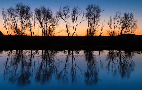 Отражение зимней воды — стоковое фото