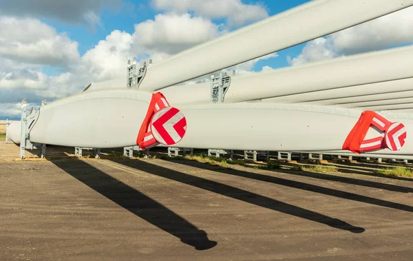 Support Nouvelles Grandes Pales Éoliennes Avec Bouchons Sur Les Pointes — Photo