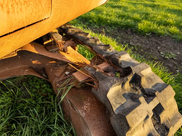 Rubber Tread Old Digger Very Warn Out — Fotografia de Stock