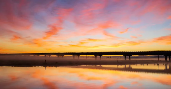 Herrlich Strahlender Morgenhimmel Der Neuen Whirokino Brücke — Stockfoto